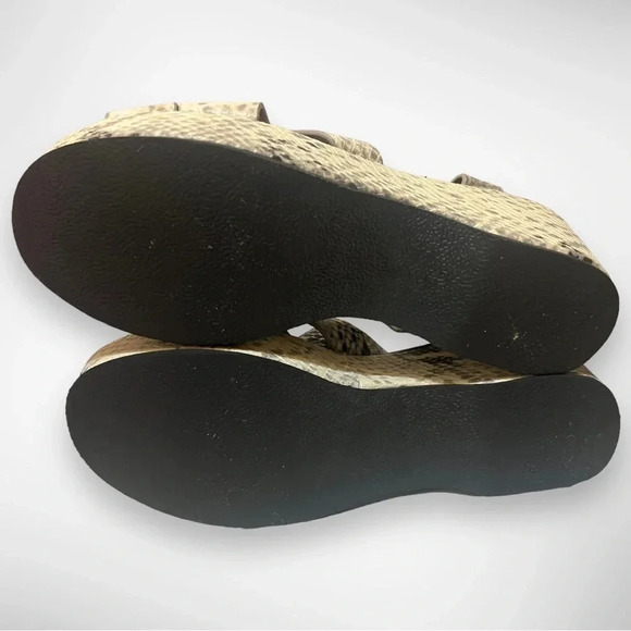 QUPID Snakeskin Print Platform Sandals with Buckle Closure | EUC - Picture 7 of 12